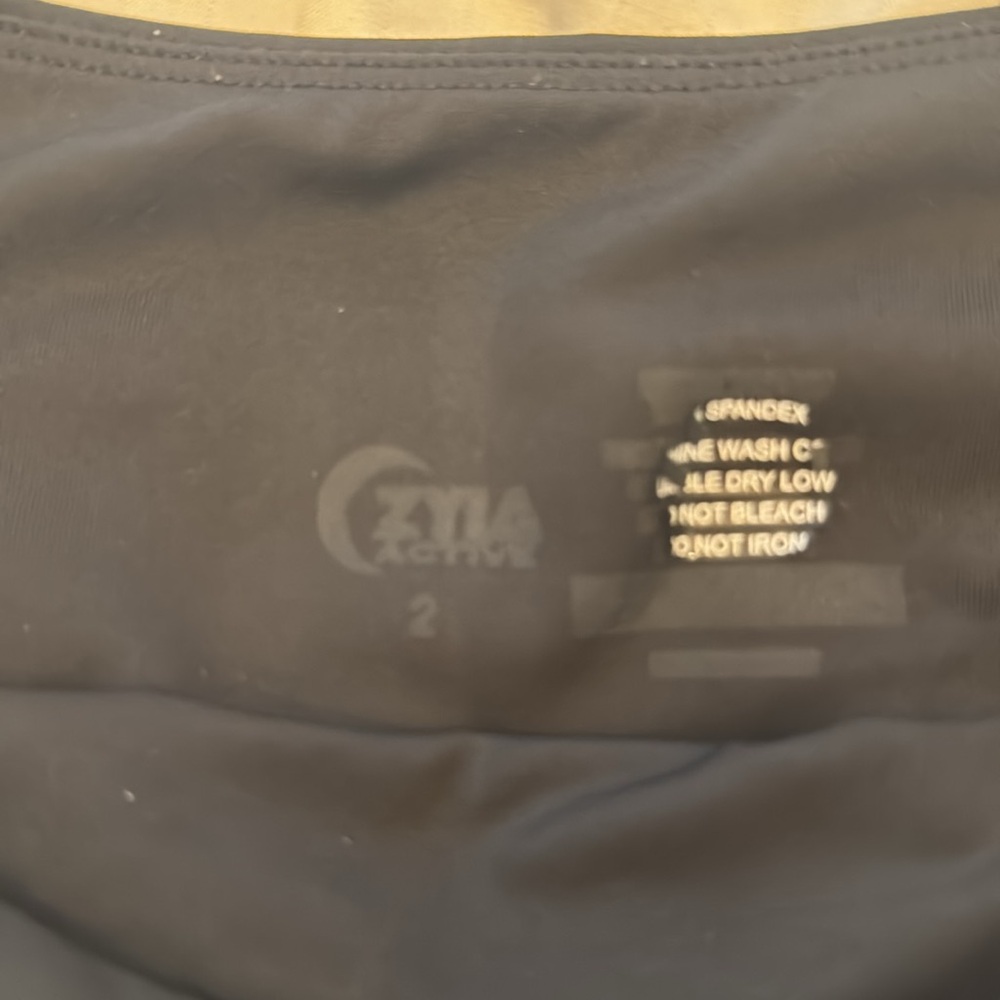 Zyia active leggings size 2 high waisted 

Zyia Active - Picture 6 of 11